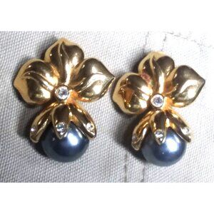 Vintage Shakira Caine Earrings Gold tone Gray pearl floral clip-on signed Pretty